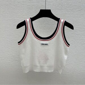 Miu.Miu. Casual and fashionable round-neck knitted vest